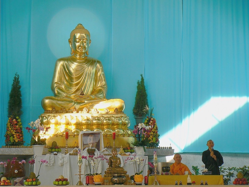 Fete de la consecration de la statue Bouddha le 12 07 2006: Statue de Bouddha 058